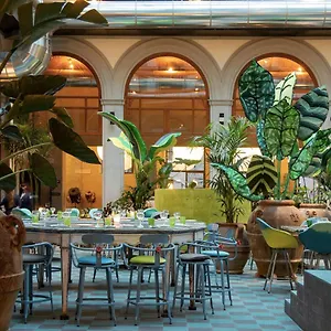 Otel 25hours Piazza San Paolino ****